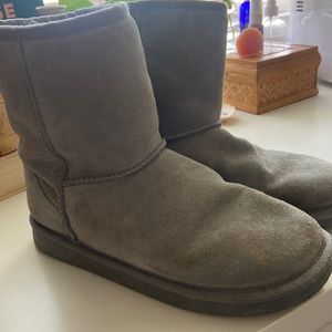 Gray Ugg’s boots by koolaburra